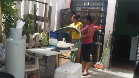 Acuden pipas a entregar agua en ejidos y colonias