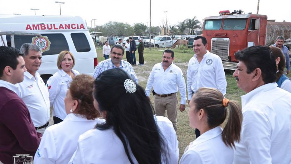 Dona diputado local Anto Tovar material para bomberos en Valle Hermoso