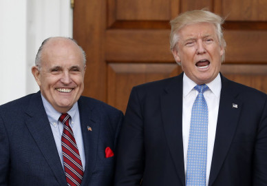 Congreso de EU cita a Giuliani por juicio político contra Trump