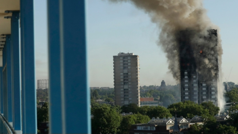 Se elevan a 12 los muertos por incendio  en torre de Londres