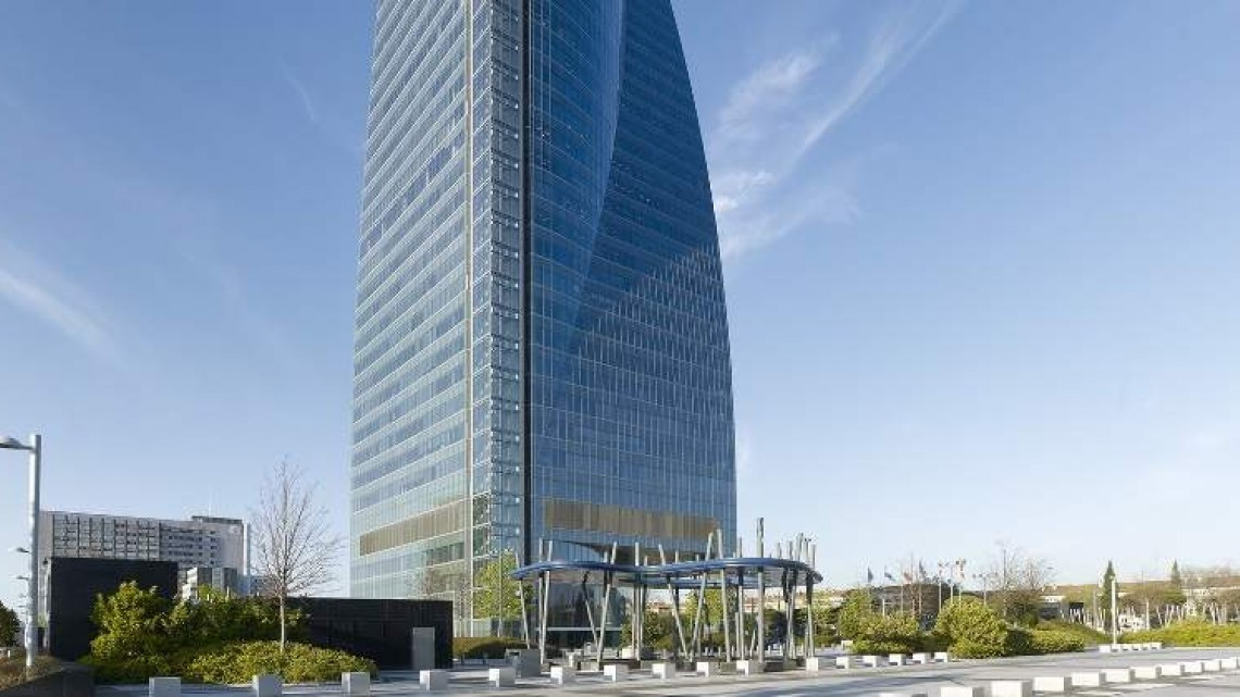 Desalojan el rascacielos Torre Espacio en Madrid por aviso de bomba