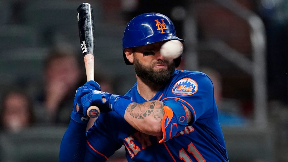 Revientan la nariz de Kevin Pillar de un pelotazo