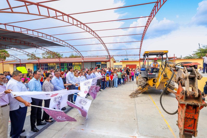 Inició Gobierno de Carlos Peña Ortiz construcción de Techumbre por 3.2 MDP 