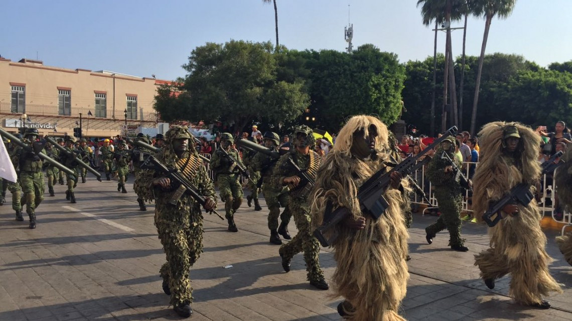 Matamorenses disfrutan desfile militar