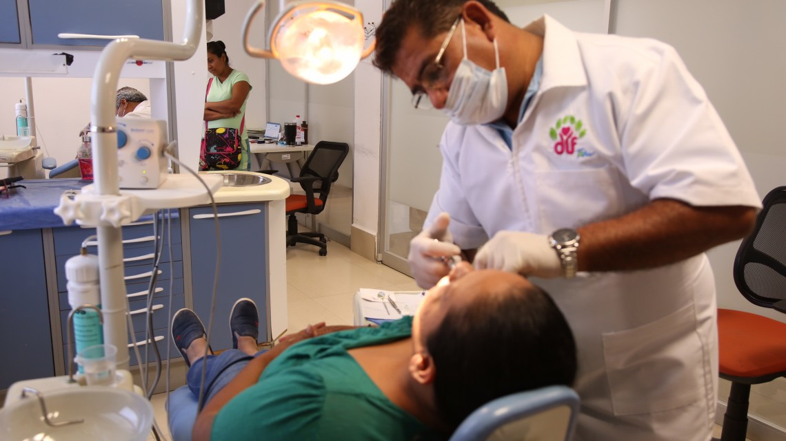 Ofrecen servicios de salud a personas vulnerables