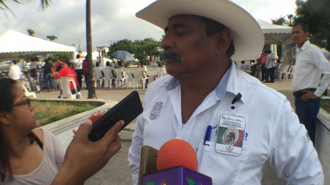 Llevan agua en pipas a zonas rurales afectadas por sequía