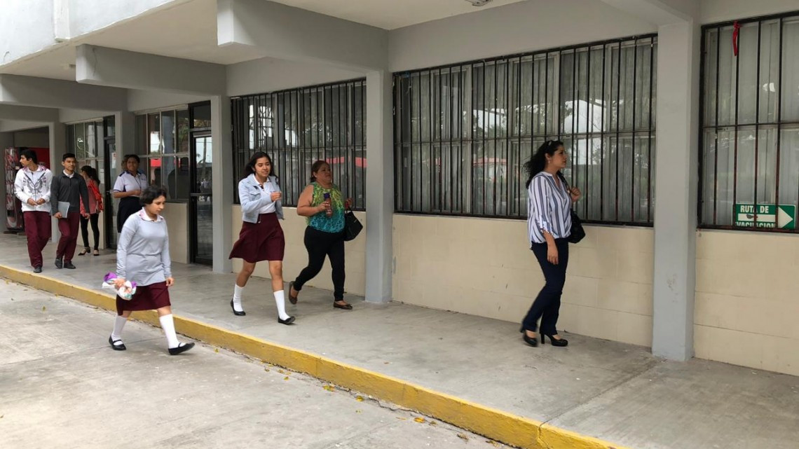 Evacuan a estudiantes del CBtis 135 por alerta sísmica 