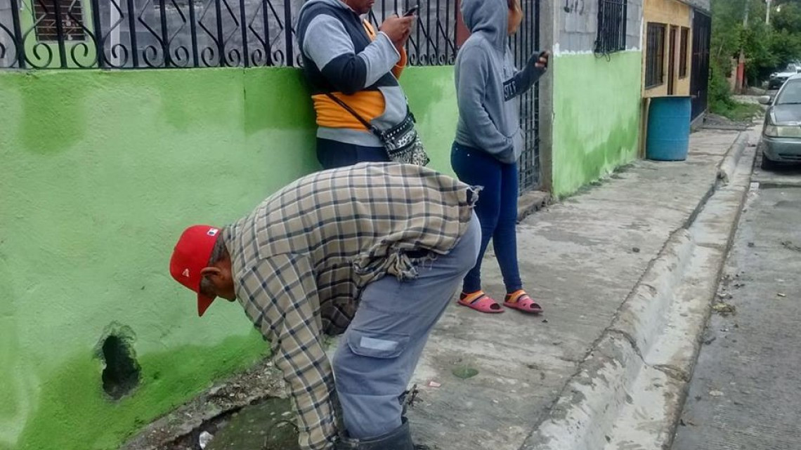 Comapa trabaja con equipo vactor