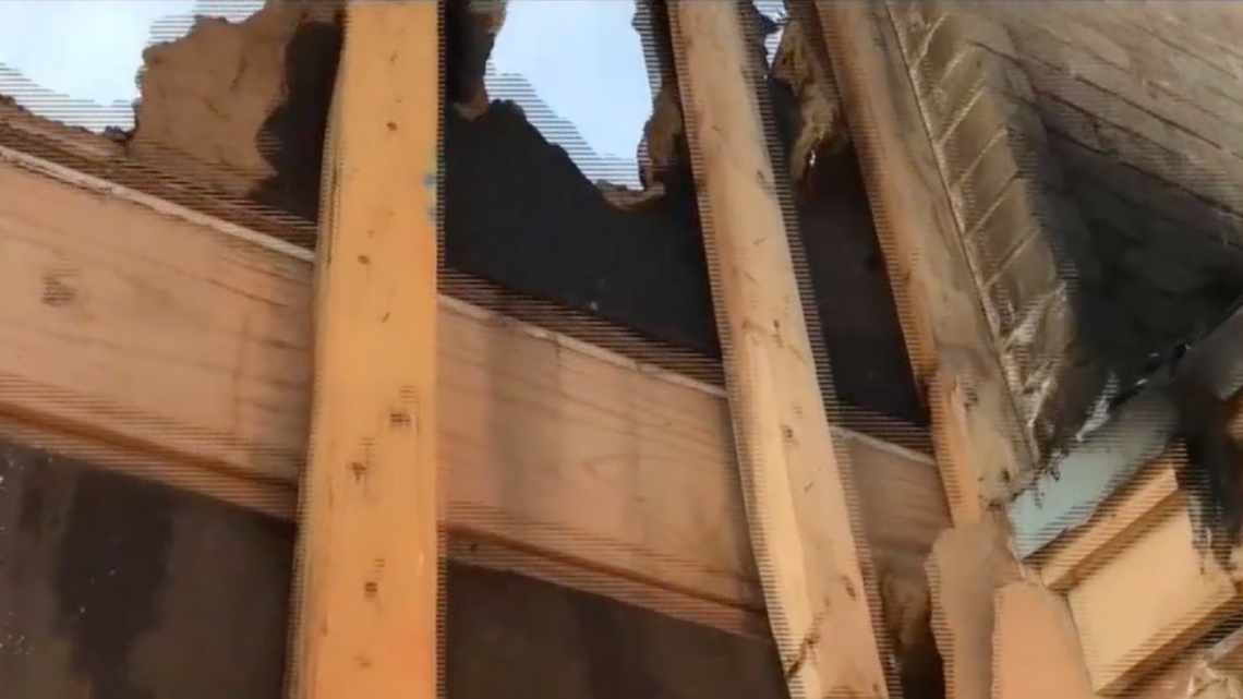 Incendio en departamentos desplaza a residentes