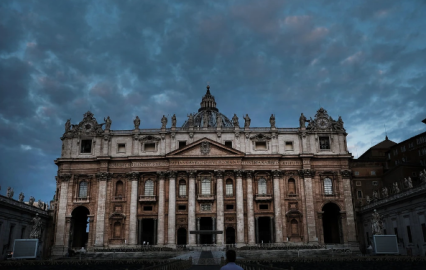 Vaticano admite "reglamento secreto" para sacerdotes con hijos