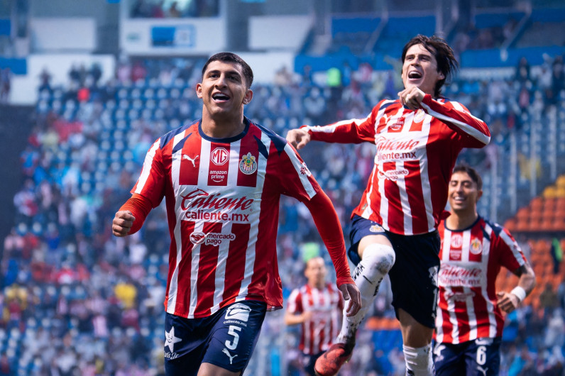 Chivas vence a Puebla y se mete a zona de Play-In