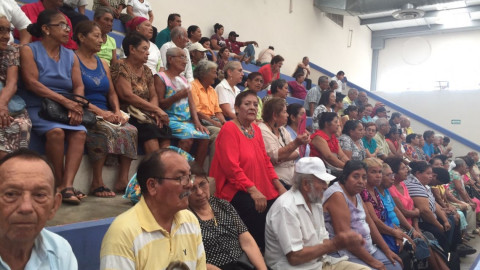 Abuelitos de Ciudad Madero fueron festejados por el DIF