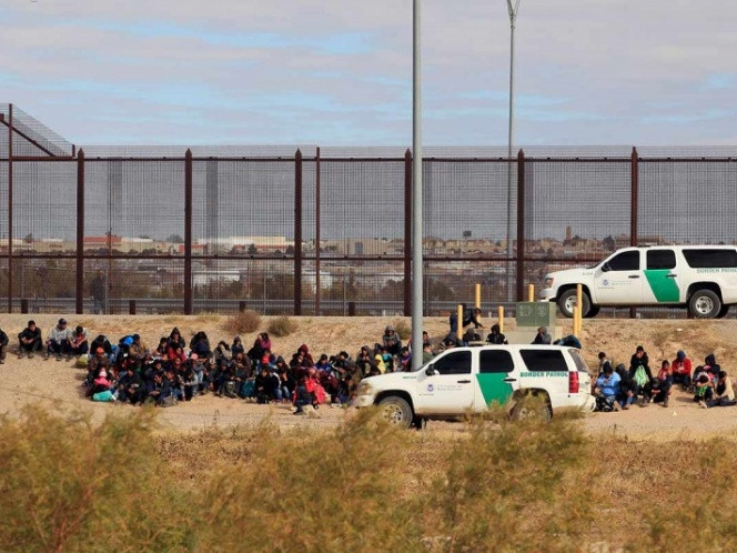 400 migrantes cruzan a EU, piden asilo