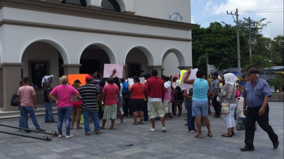 Invasores protestan frente a presidencia, piden apoyo de autoridades municipales