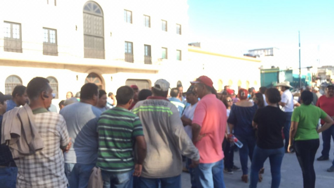 Trabajadores del municipio exigen aumento salarial