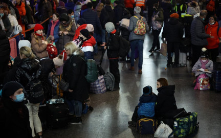 Cerca de 35 mil personas han sido rescatadas por corredores humanitarios: Zelenski