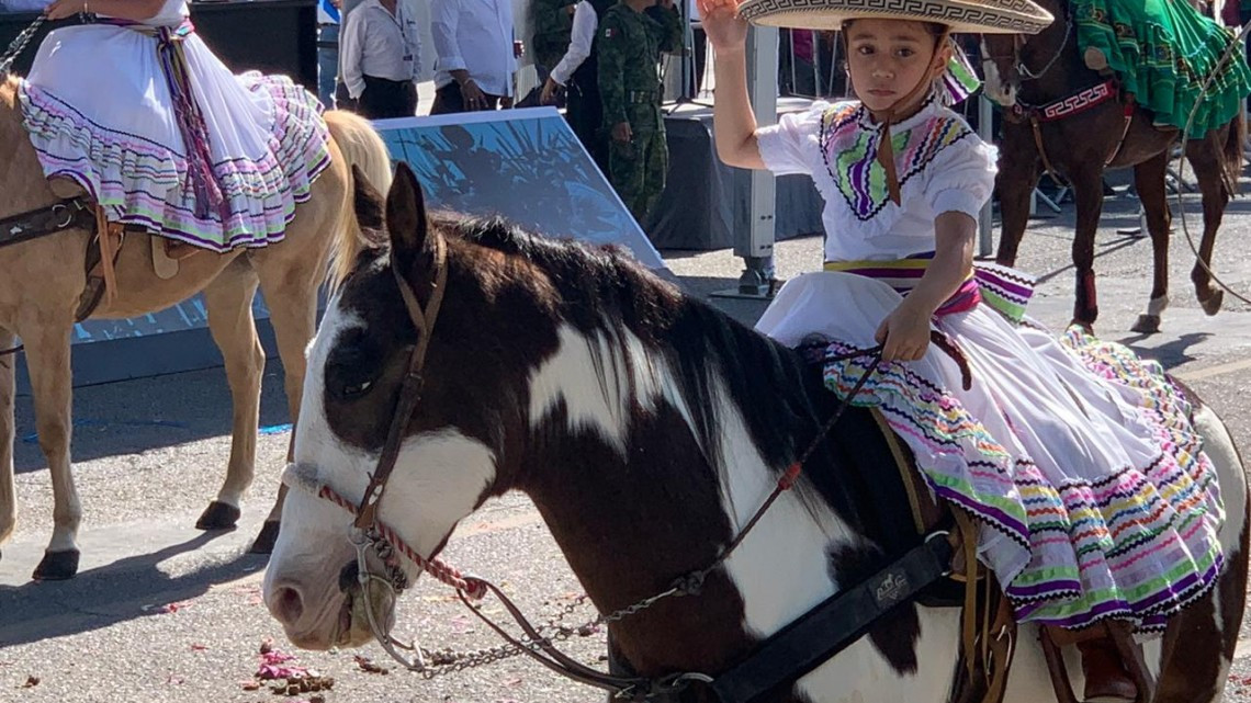 Con saldo blanco se desarrolla desfile del 20 de noviembre en Victoria