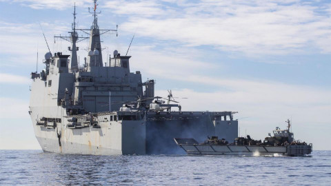 Pekín condena el paso de un buque militar de EU por aguas reclamadas por China