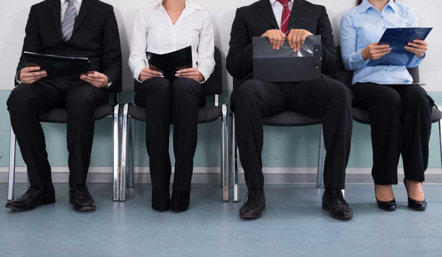 No más “sueldo competitivo”: Senadores proponen reforma para transparentar salarios en ofertas de empleo