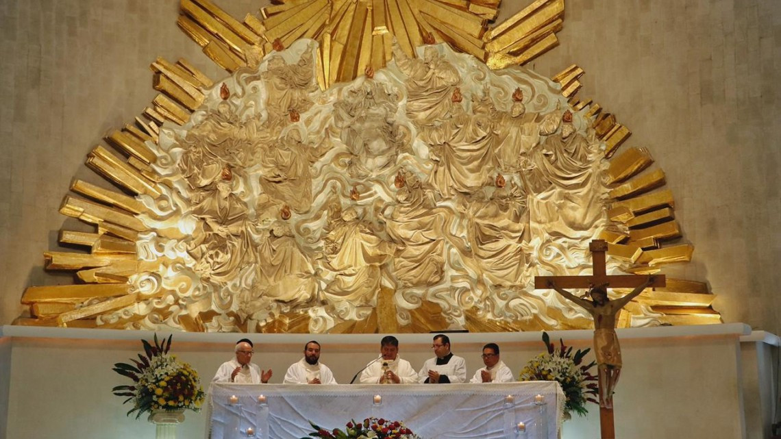 Celebración sin feligreses del Sacremento del Sacerdocio pese a COVID-19 en Nuevo Laredo