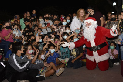 Disfrutan neolaredenses "Vive La Navidad", celebran fiestas decembrinas