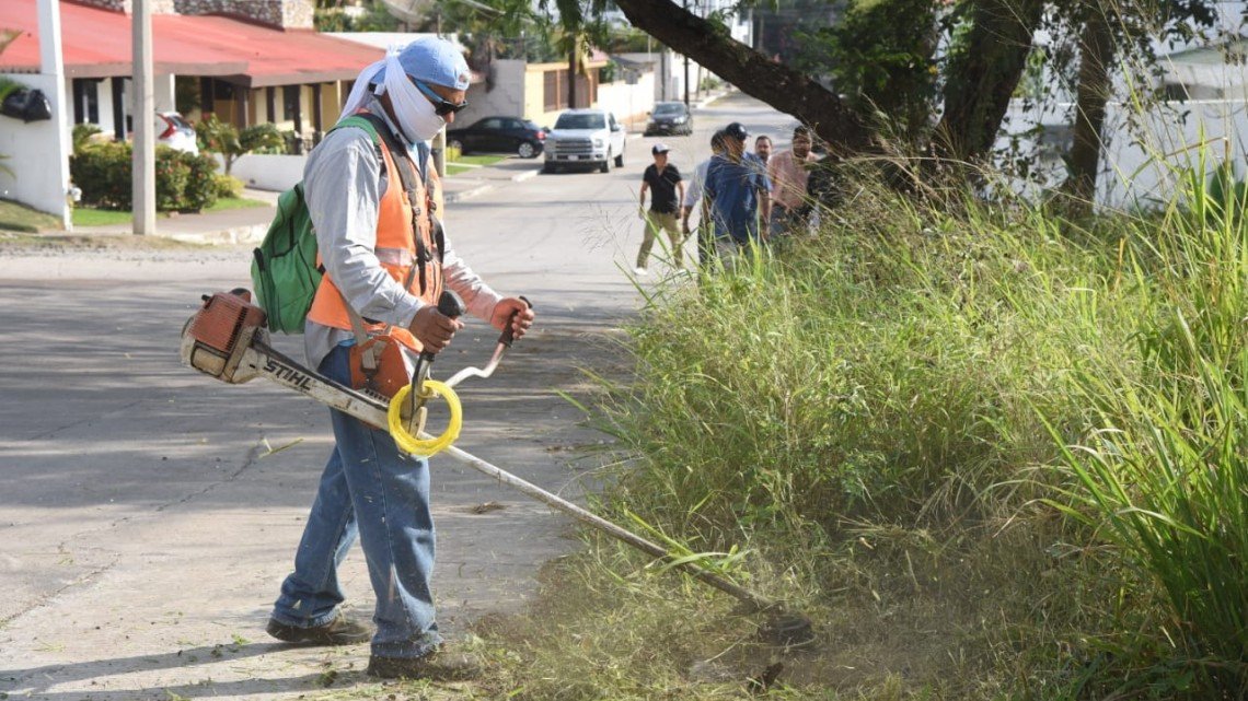 Intensifica Chucho Nader acciones preventivas de salud con jornadas de limpieza