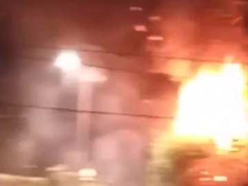 Queman casa que hombre construyó en un árbol