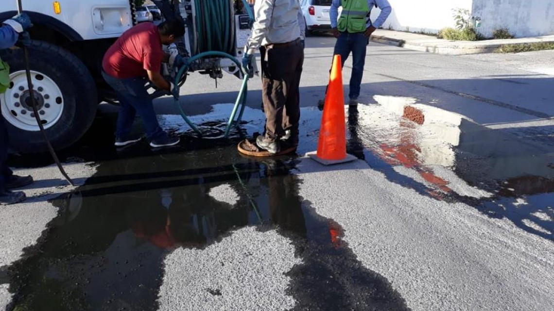 Comapa trabaja con equipo vactor