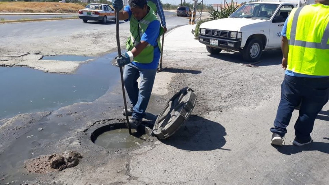 Comapa trabaja con equipo vactor