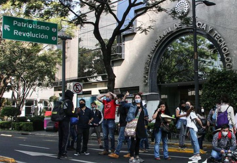 Denuncian retraso de pago en Conacyt