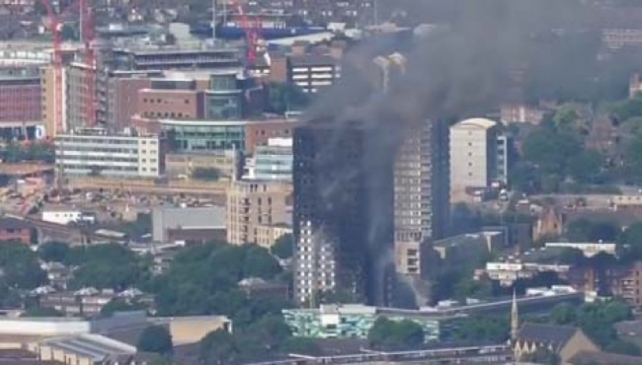 Deja al menos seis muertos, incendio en un edificio de Londres