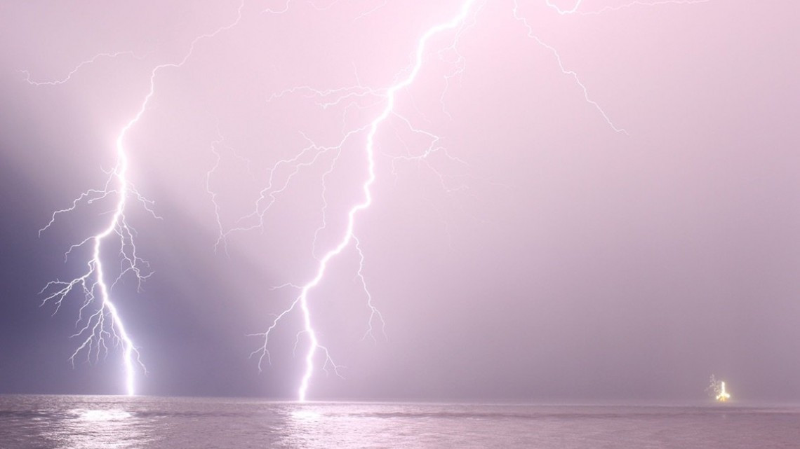 Tormenta eléctrica azota a California