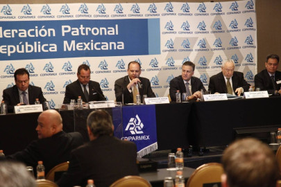 Coparmex no firma acuerdo económico; denuncia que fue entregada dos horas antes del evento oficial