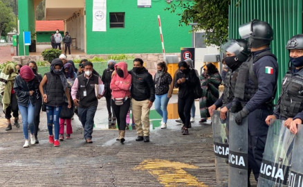 Liberan a feministas detenidas tras desalojo en la Codhem en Ecatepec