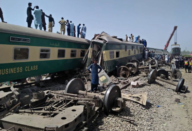 Colisión de trenes deja más de 40 muertos en Pakistán