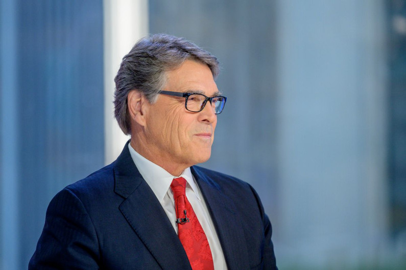 Renuncia secretario de Energía de EU