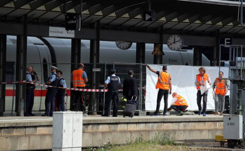 Fallece menor tras ser arrojado a una vía en Alemania  
