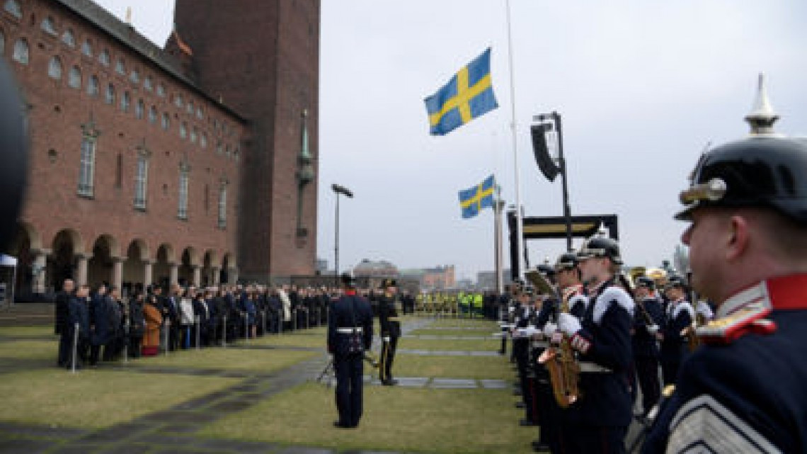 Guardan minuto de silencio en Suecia por víctimas de ataque con camión