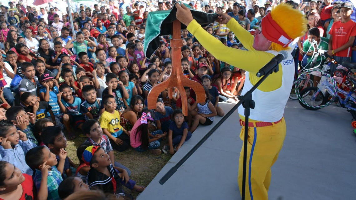 Festejan miles de niños su día con Maki