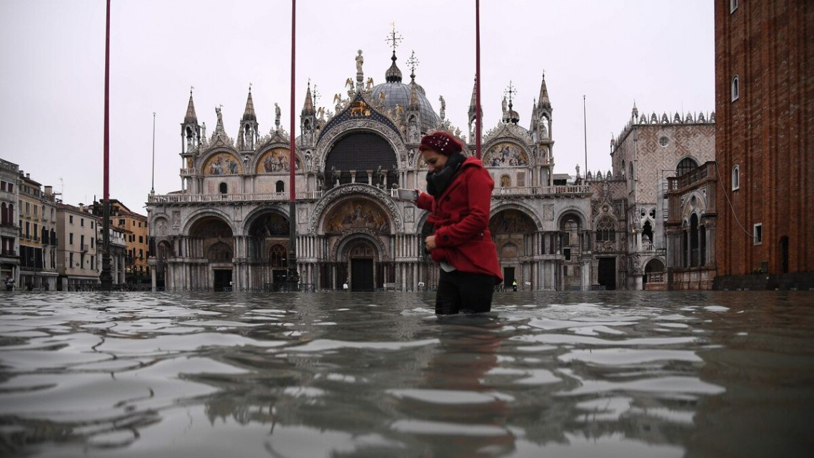 Venecia afectada por marea alta