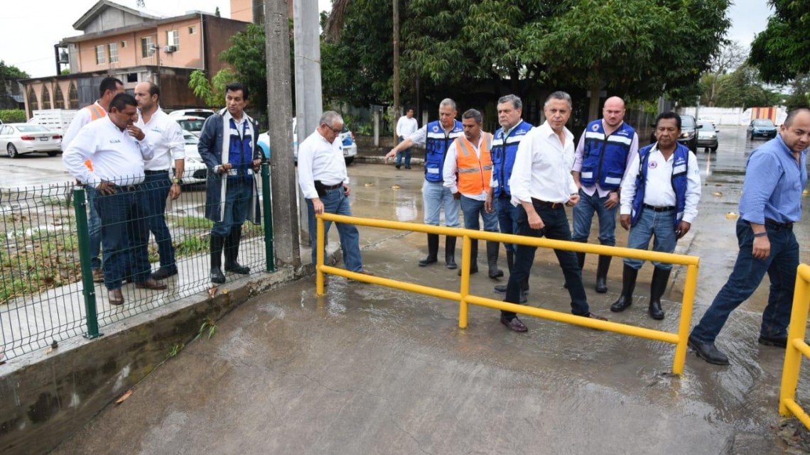 Supervisa Chucho Nader Limpieza y Funcionamiento de la Red Hidráulica Municipal