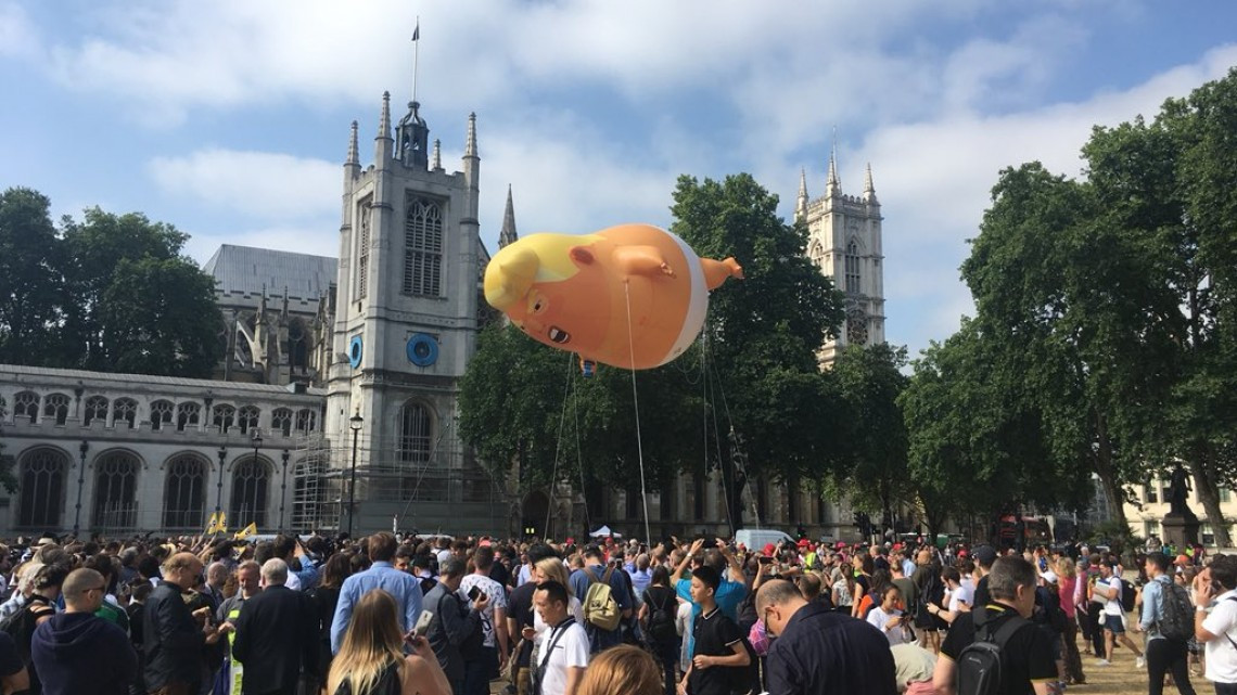 Un globo gigante de Trump sobrevuela Londres