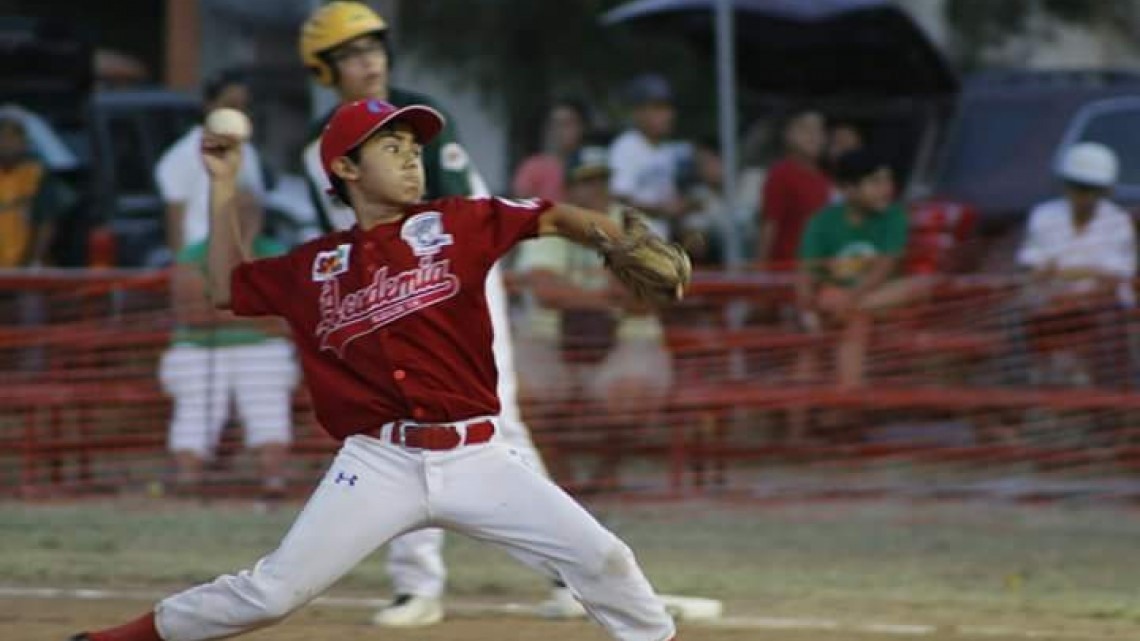 Juegan final de Torneo Distrital de Béisbol