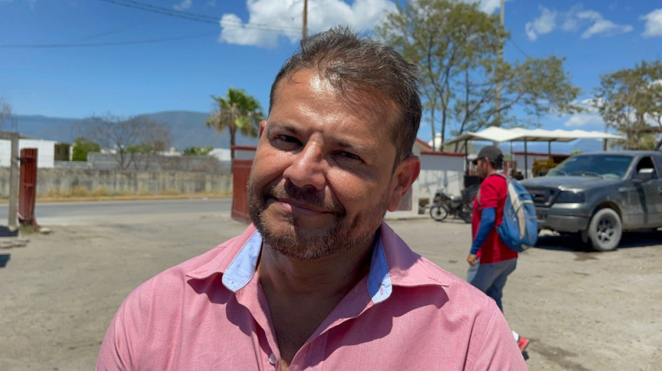 Choques generan daños a camiones de basura y luminarias sin que existan responsables 