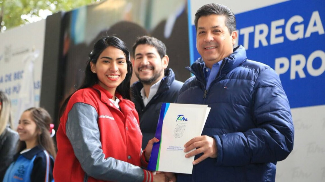 Realizan primer entrega de becas “Propósito”y “Virtud” 