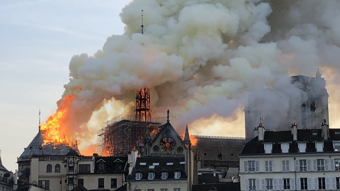Catedral de Notre Dame se incendia