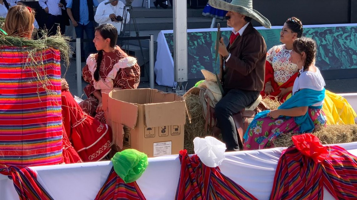 Con saldo blanco se desarrolla desfile del 20 de noviembre en Victoria