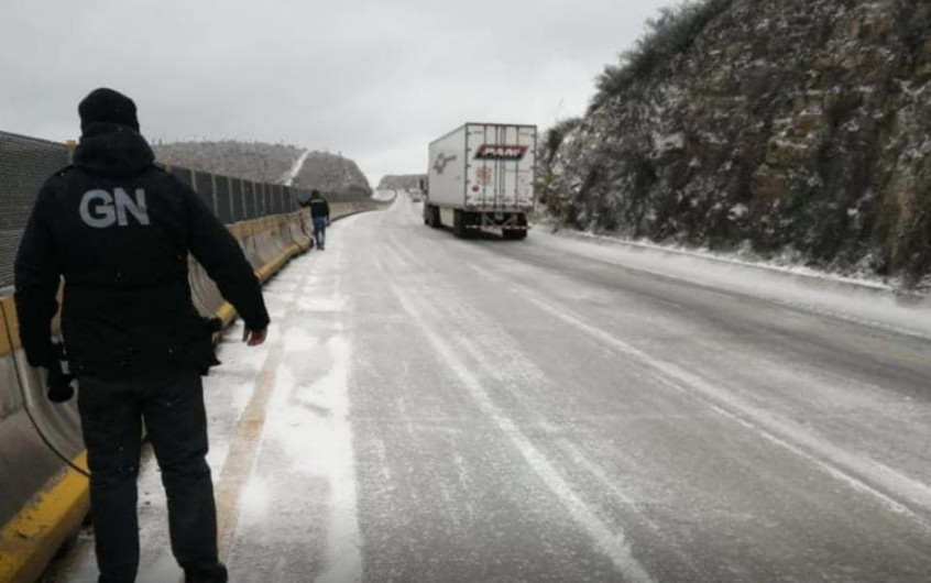 Automovilistas quedan varados por horas en autopista Monterrey-Nuevo Laredo