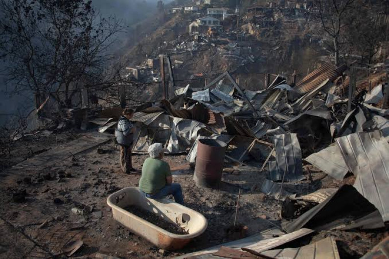 Suben a 245 residencias destruidas por incendio en Chile