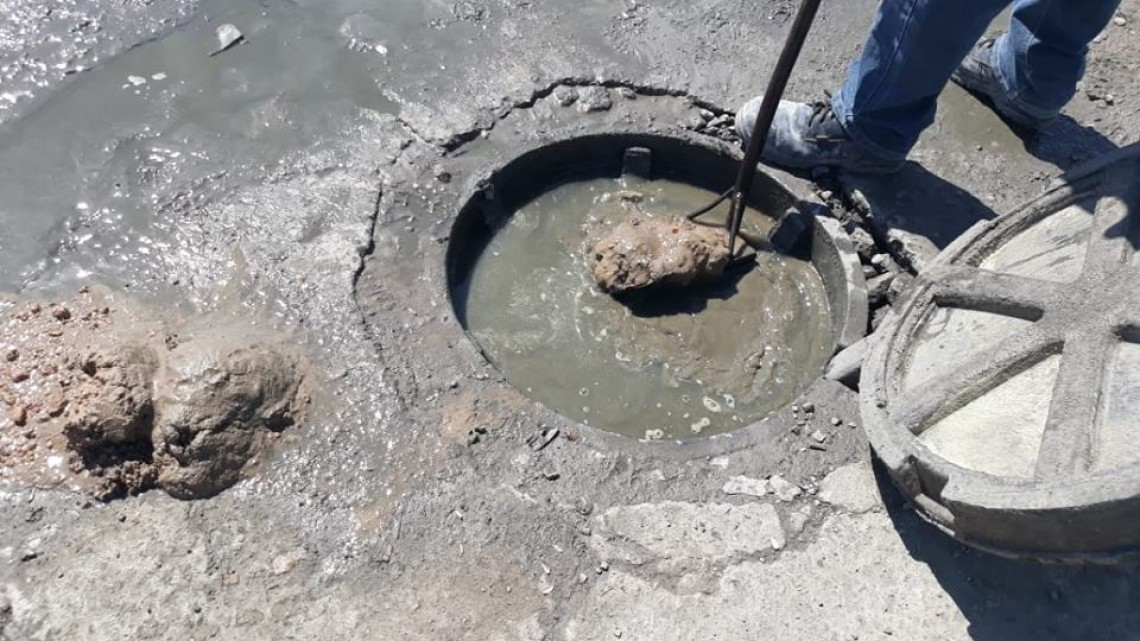 Comapa trabaja con equipo vactor